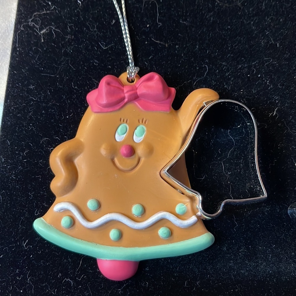 Avon Vtg Cookie Cutter set of 2 Ornaments Bell/ Tree NIB - Picture 2 of 10